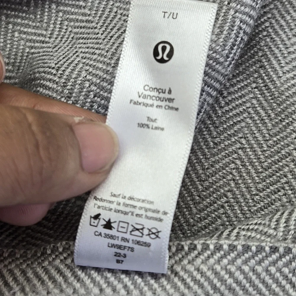 Lululemon Women Scarf O/S Gray Throw Wrap Herringbone Fringe Wool READ